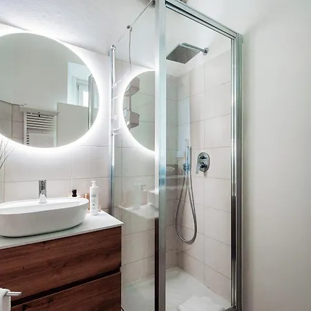 Dinghy - By Myhomeincomo Daire Como