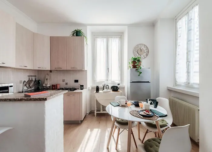 Dinghy - By Myhomeincomo