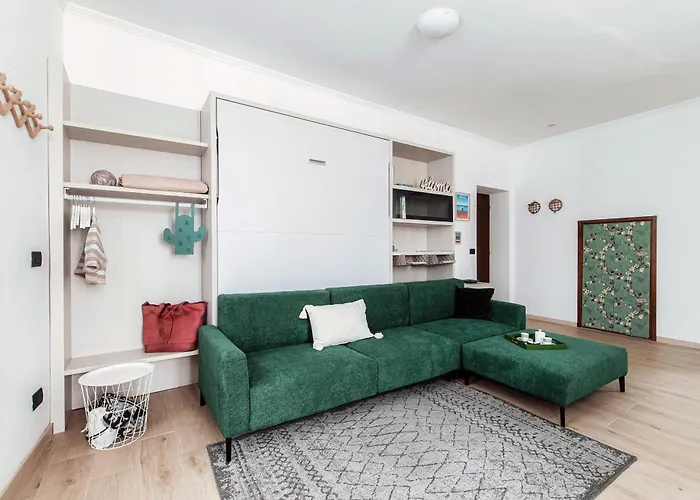 Dinghy - By Myhomeincomo شقة *