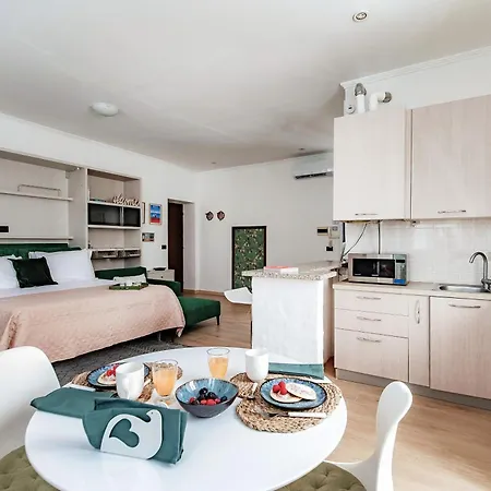 Apartamento Dinghy - By Myhomeincomo Como